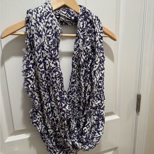 Jules Smith Blue and White Infinity Scarf